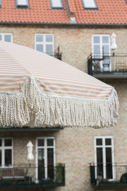 Stribet Parasol i beige/creme med frynser Ø 1,8 m - AltanLiv