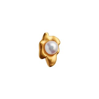 Stine A Jewelry - Petit Shelly Pearl &apos;ørering - forgyldt - STINE A Jewelry